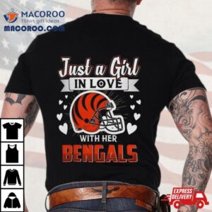 Just A Girl In Love With Her Cincinnati Bengals Helme Tshirt