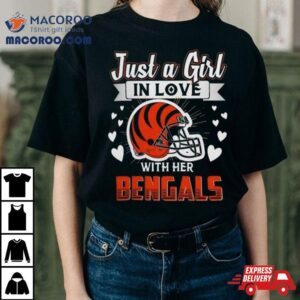 Just A Girl In Love With Her Cincinnati Bengals Helme Tshirt