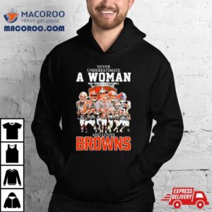 Never Underestimate A Woman Who Understands Football And Loves Cleveland Browns Super Bowl Signatures Tshirt