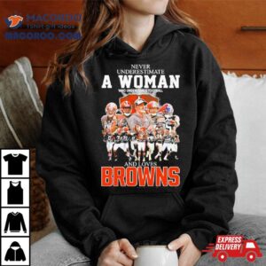 Never Underestimate A Woman Who Understands Football And Loves Cleveland Browns Super Bowl Signatures Tshirt