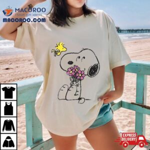 Peanuts Snoopy Mother S Love Flowers Tshirt