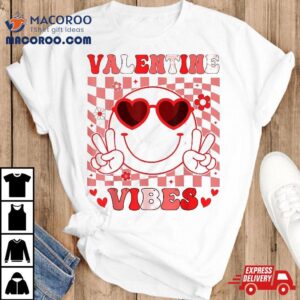 Retro Groovy Valentines Day Girl Valentine Vibes Tshirt