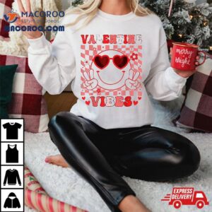 Retro Groovy Valentines Day Girl Valentine Vibes Tshirt