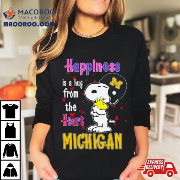 Snoopy And Woodstocks Happiness Is A Hug From The Heart Michigan Wolverines Shirt