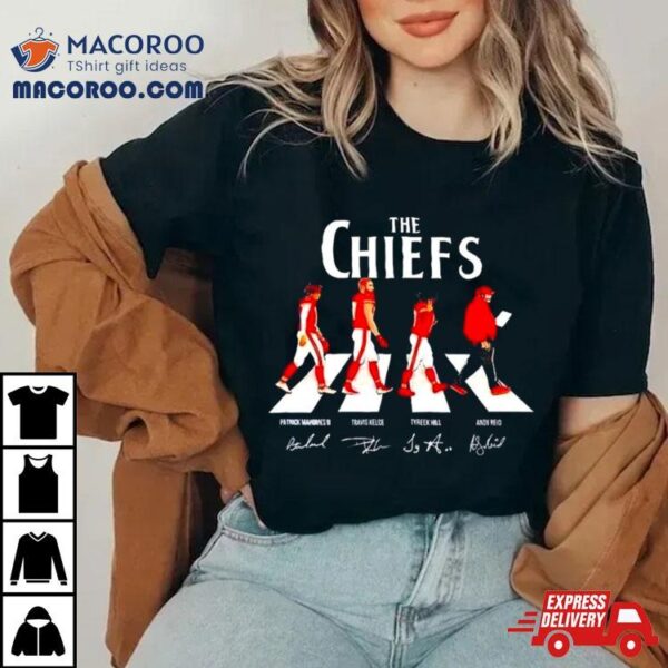 The Chiefs Cross Walk Patrick Mahomes Travis Kelce Tyreek Hill Andy Reid Signatures 2024 T Shirt