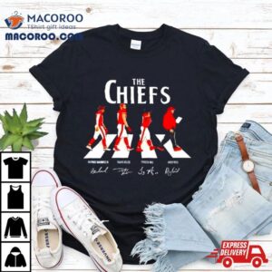 The Chiefs Cross Walk Patrick Mahomes Travis Kelce Tyreek Hill Andy Reid Signatures 2024 T Shirt