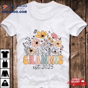 Grammie Est. 2025 Flower Groovy Retro Hippie Wildflower Shirt