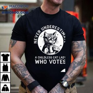 Never Underestimate A Childless Cat Lady Who Votes Tshirt