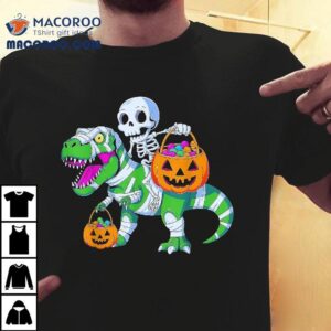 Skeleton Riding T-rex Mummy Dinosaur Halloween Funny Pumpkin Shirt