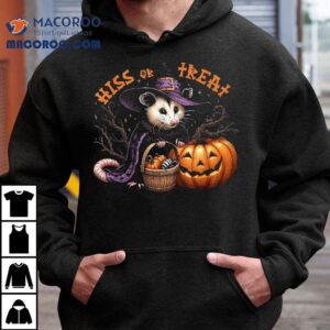 Hiss Or Treat Halloween Pumpkin Witch Opossum Scary Possum Tshirt