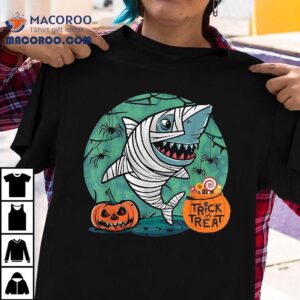 Mummy Shark Scary Spooky Season Funny Halloween Costume Crew Tshirt