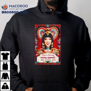 Katy Perrys iconic Dark Horse look on a trendy t-shirt