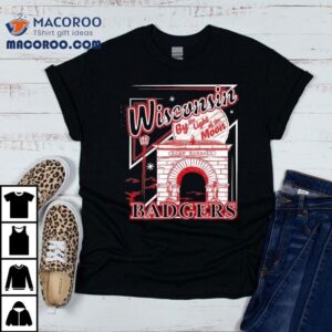 Wisconsin Badgers Glow In Moonlight Design Tshirt