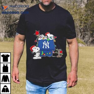 New York Yankees Snoopy Christmas Holiday Tshirt