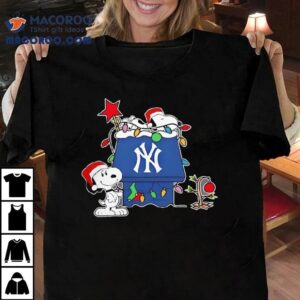 New York Yankees Snoopy Christmas Holiday Tshirt