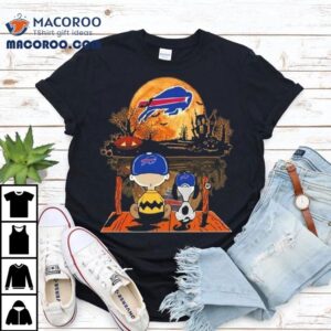 Charlie Brown And Snoopy Watching Buffalo Bills Team Halloween Tshirt