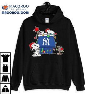 New York Yankees Snoopy Christmas Holiday Tshirt