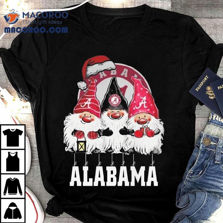 The Gnomes X Alabama Crimson Tide Merry Christmas 2025 Shirt The Gnomes X Alabama Crimson Tide Merry Christmas 2025 Shirt