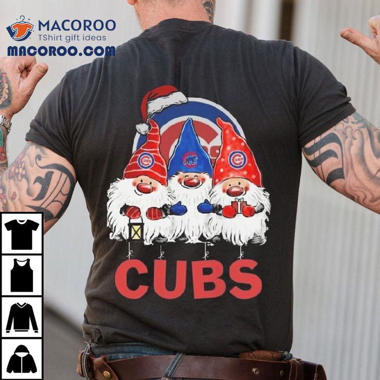 The Gnomes X Chicago Cubs Merry Christmas 2025 Shirt The Gnomes X Chicago Cubs Merry Christmas 2025 Shirt