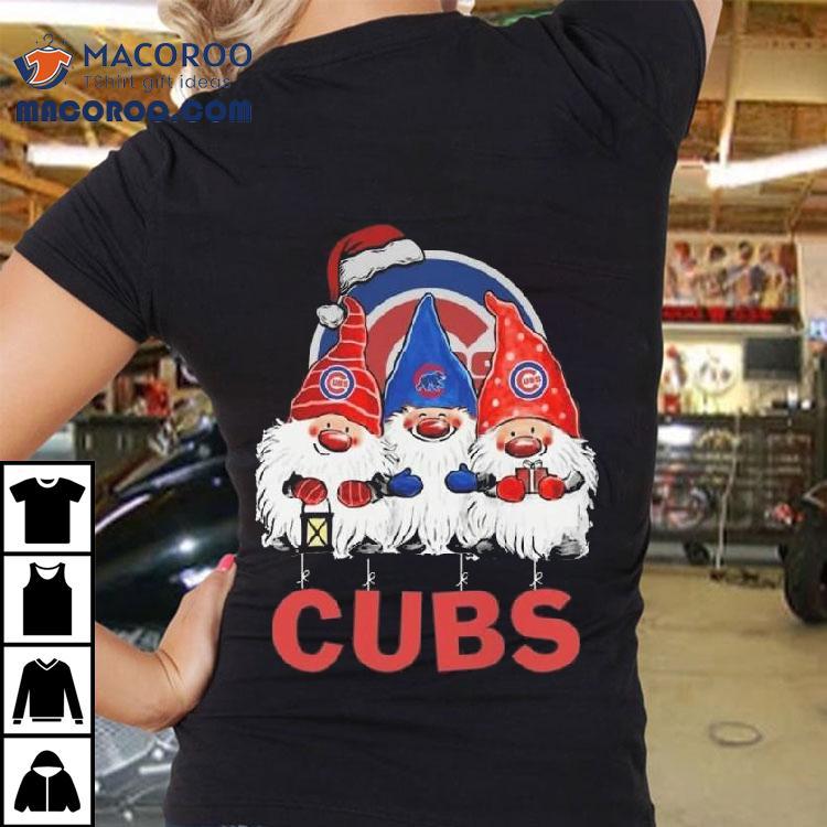 The Gnomes X Chicago Cubs Merry Christmas 2025 Shirt The Gnomes X Chicago Cubs Merry Christmas 2025 Shirt