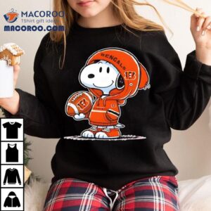 Snoopy Wears Cincinnati Bengals Football Shirt Snoopy Wears Cincinnati Bengals Football Shirt