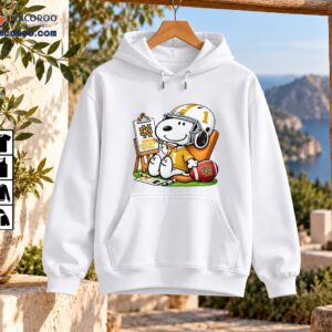Kennesaw State Owls Football Number 1 Snoopy Painting Shirt 3 Snoopy in gold football gear with a number 1 helmet painting Kennesaw State Owls Football beside a red football