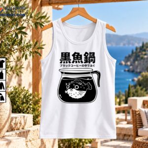 Black and white Japanese graphic of a cute pufferfish swimming inside a glass coffee pot with bold Japanese text